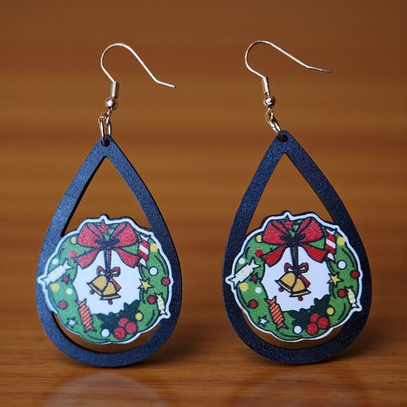 Christmas Wreath Teardrop Wooden Earrings Lightweight Women’s - Picture 5 of 6